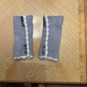 Fingerless gloves